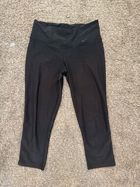 Nike Black Girls' Capri Leggings